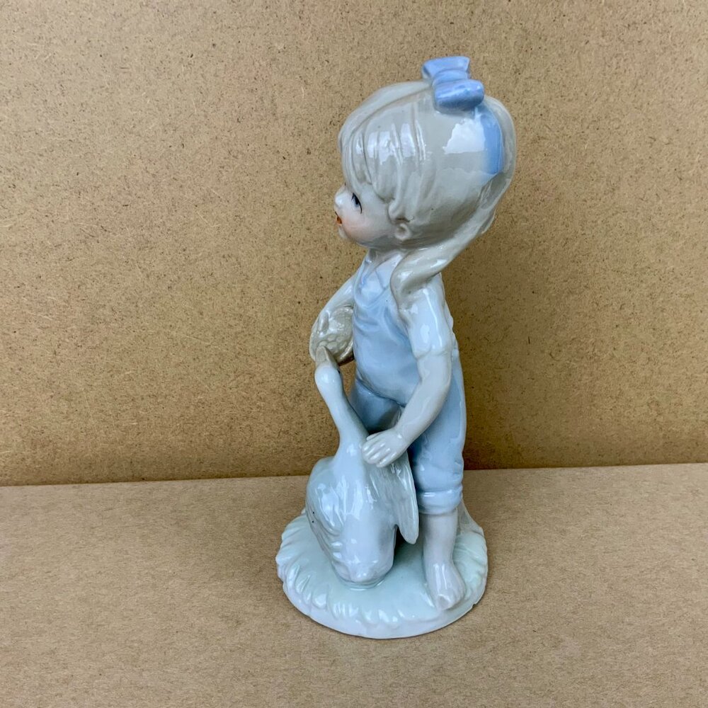 Vintage 1970s - 80s Porcelain Figurine "Girl with Goose" Royal Crown Japan - Picture 10 of 16